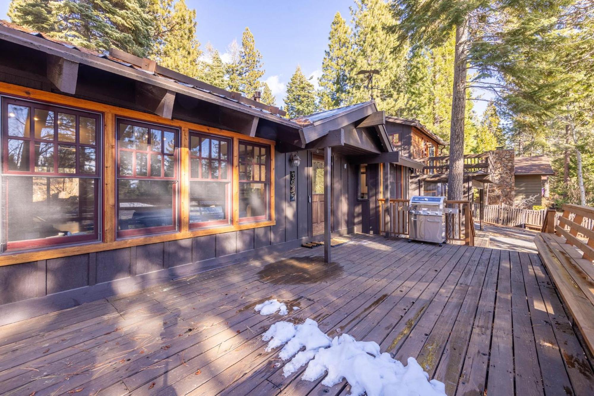 Hideaway In The Highlands - 4Br, Pet Friendly W Hot Tub - Minutes From The Lake & Tahoe City Villa Exterior photo